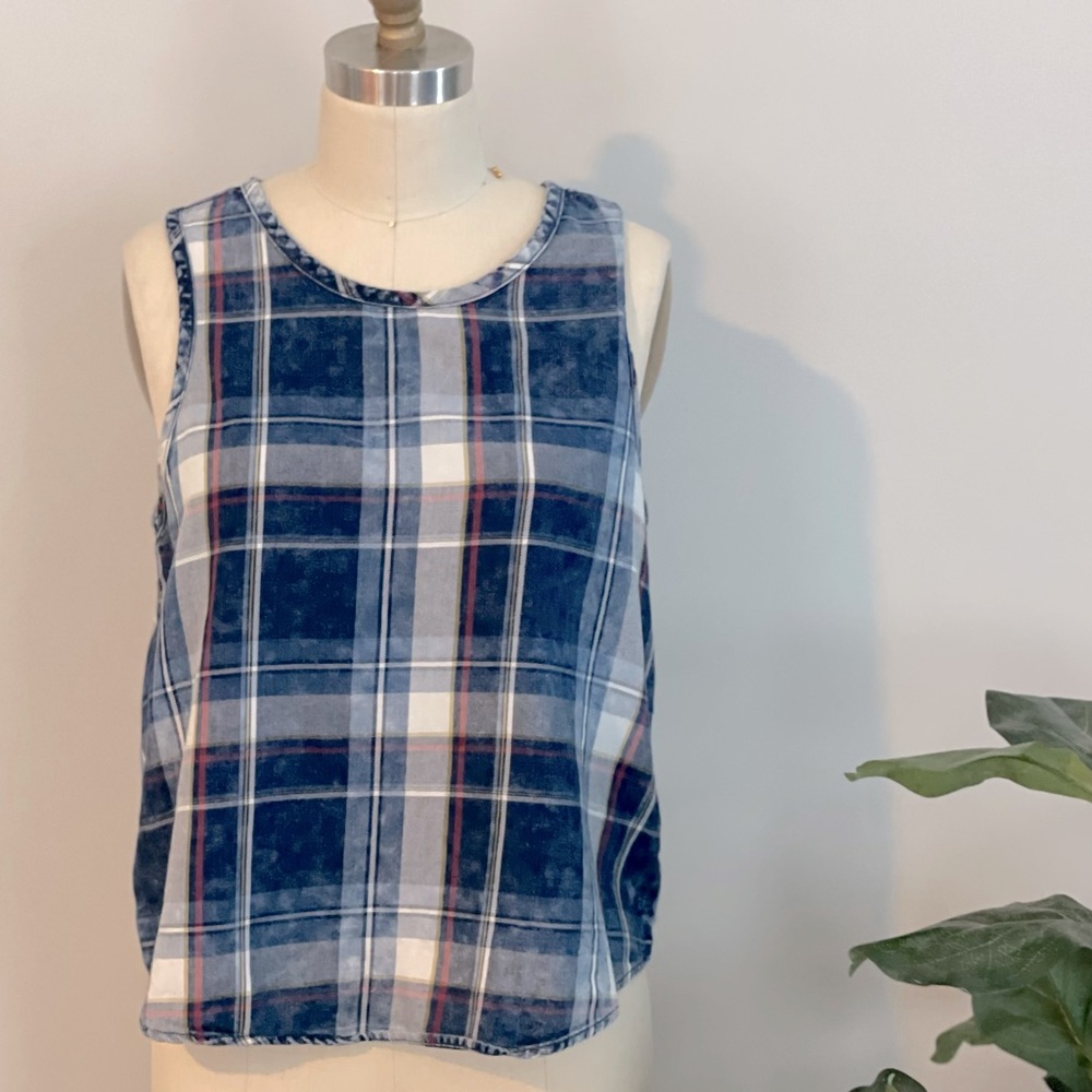 SALE‼️ Super Cute Chambray Plaid shirt